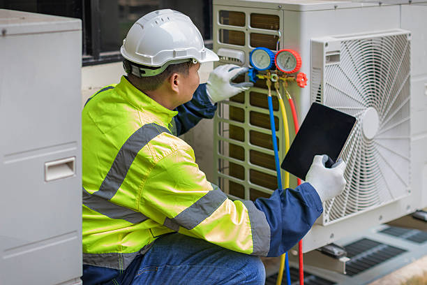 Professional Hvac technician working in Ashtabula, OH